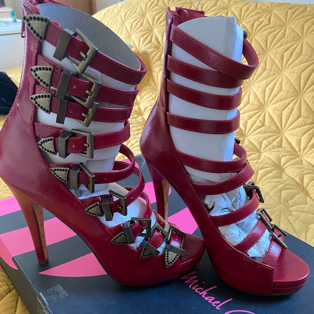 New, in the box Michael Antonio platform and high heels. Size 6.5 inches